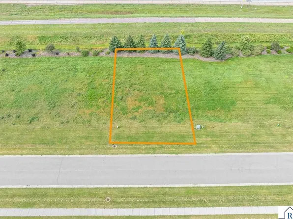 220 Double Eagle Dr, Mankato, MN 56001