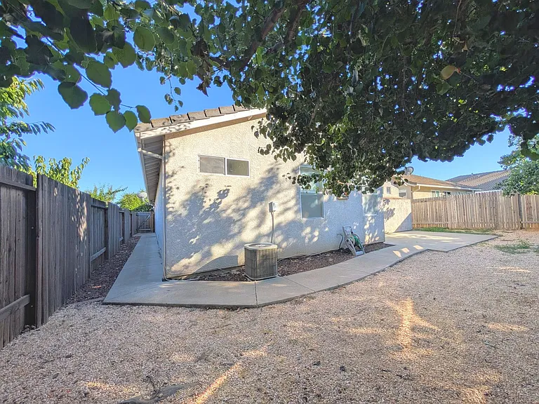 2756 Red Clover Way — Photo 32