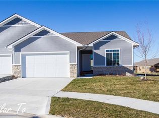 165 SE Silver Pointe Dr, Waukee, IA 50263