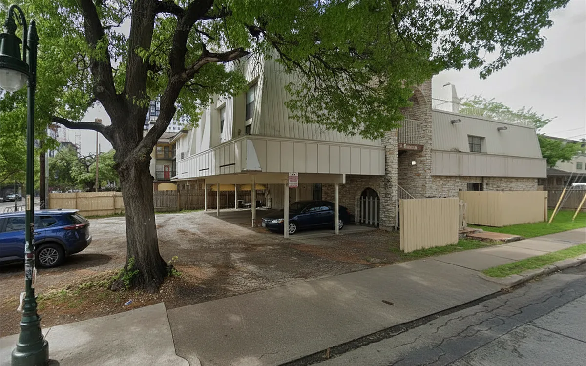 Building Photo - 701 W 25th St