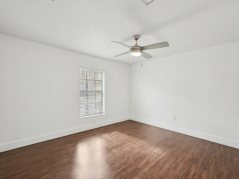 Gandy Parkside Apartments — Photo 24