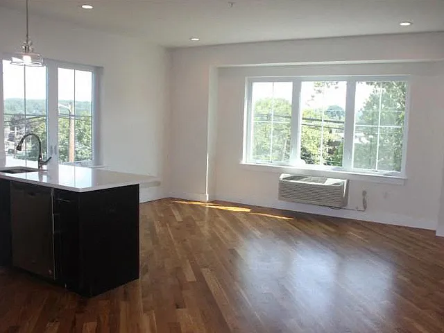 The Bromley at 44 Main — Photo 8