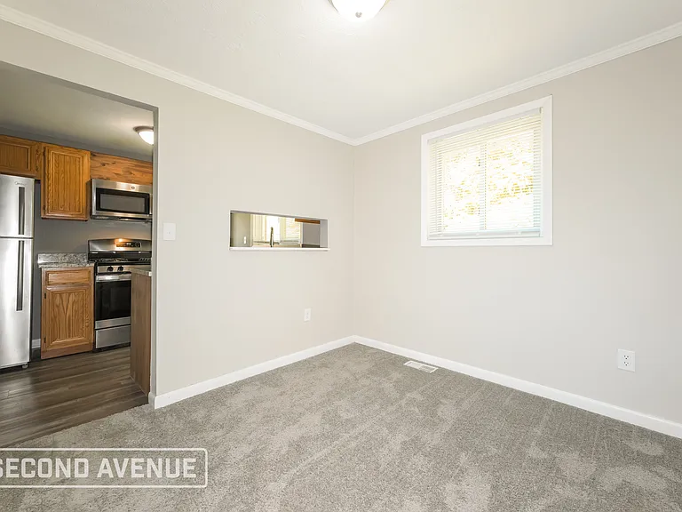 127 Stowe Dr — Photo 5