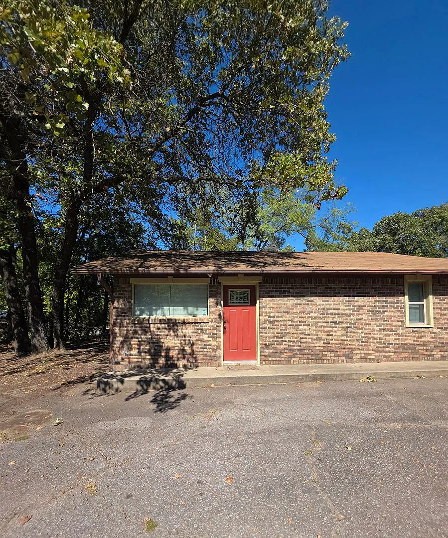 901 Crow Mountain Rd — Photo 1