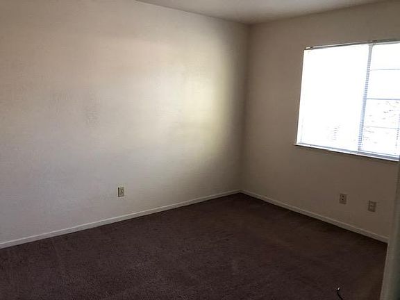 5th image of 4001 Pheasant Dr APT 3