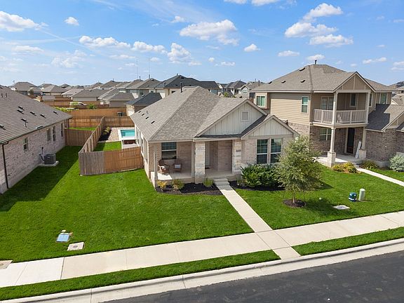 4th image of 721 Paddock Ln