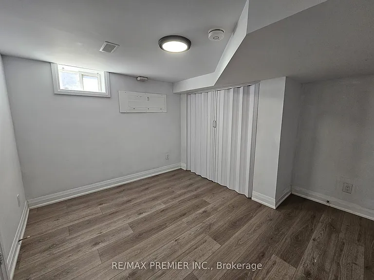 31 Compton Cres #A — Photo 9