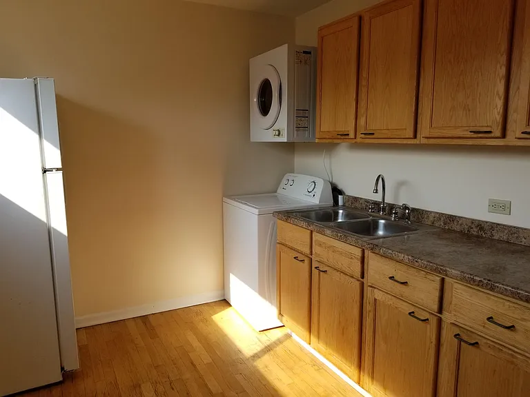 1644 Midland Ave — Photo 7
