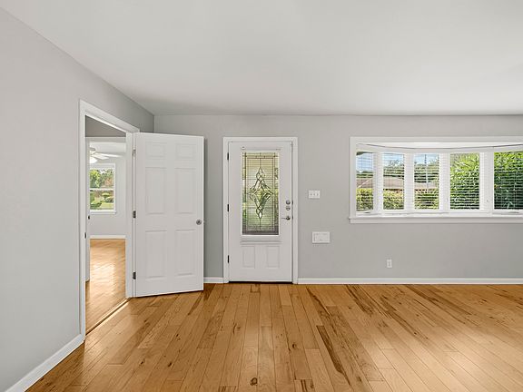 5th image of 6210 Waltway Dr