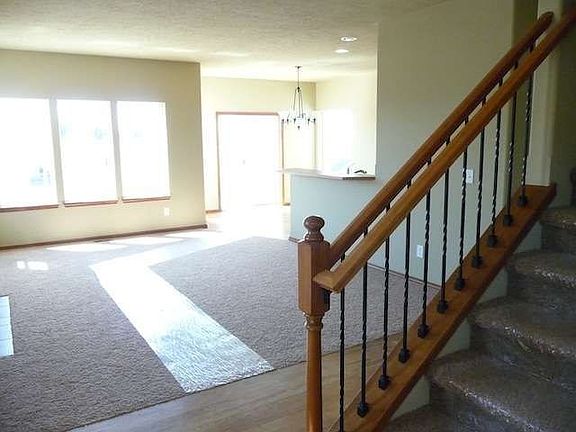 2nd image of 6017 N Hillmont Ln