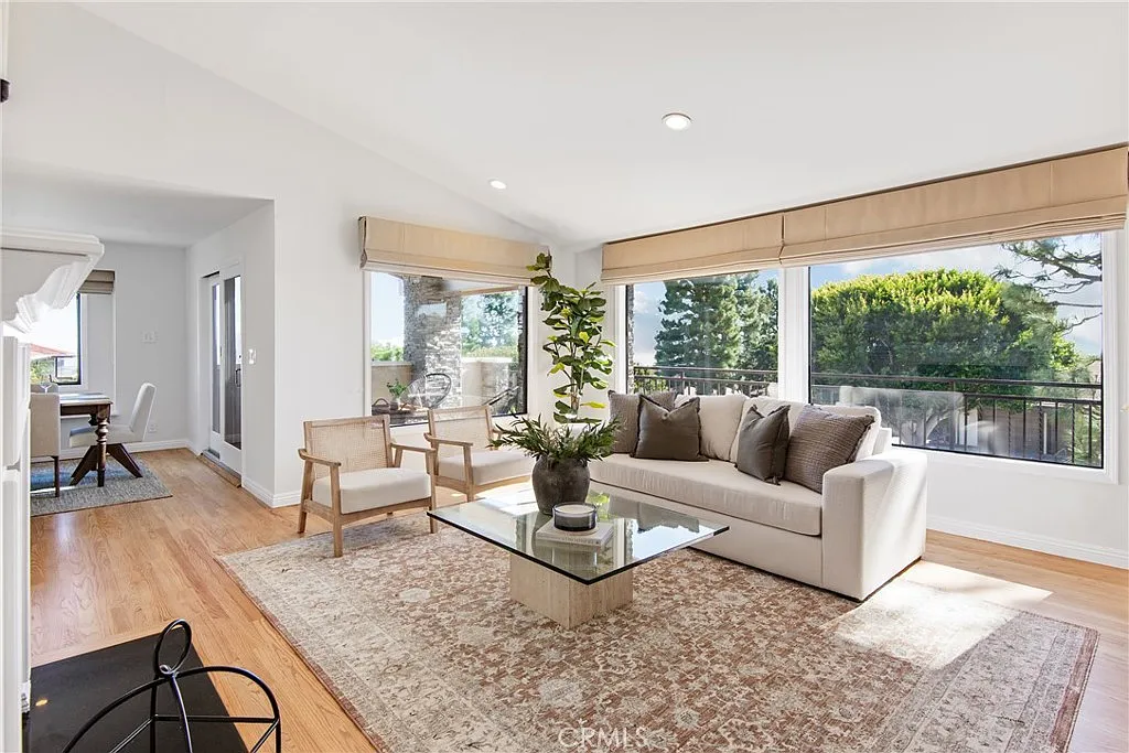 6 bed, 4.5 bath, 3853 sqft, $12,500 — Photo 4