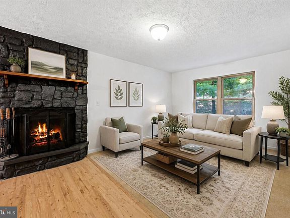 3rd image of 1025 Stone Ridge Rd