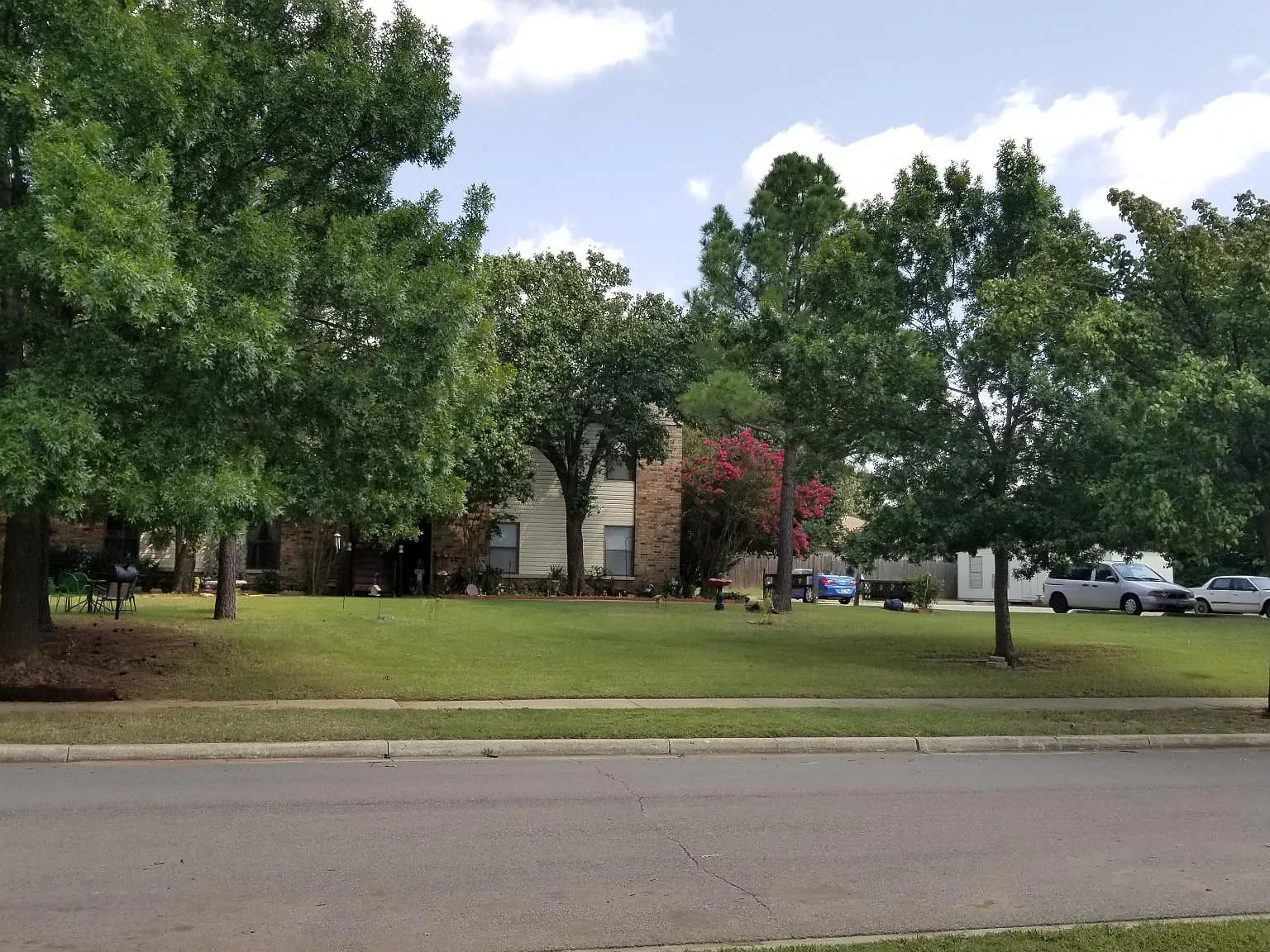 2 bed, 750 sqft, $750 — Photo 1