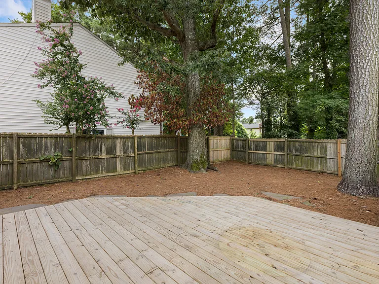 337 Hutton Cir — Photo 17