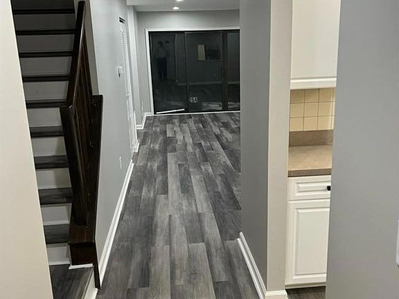 3rd image of 254 Bromley Pl