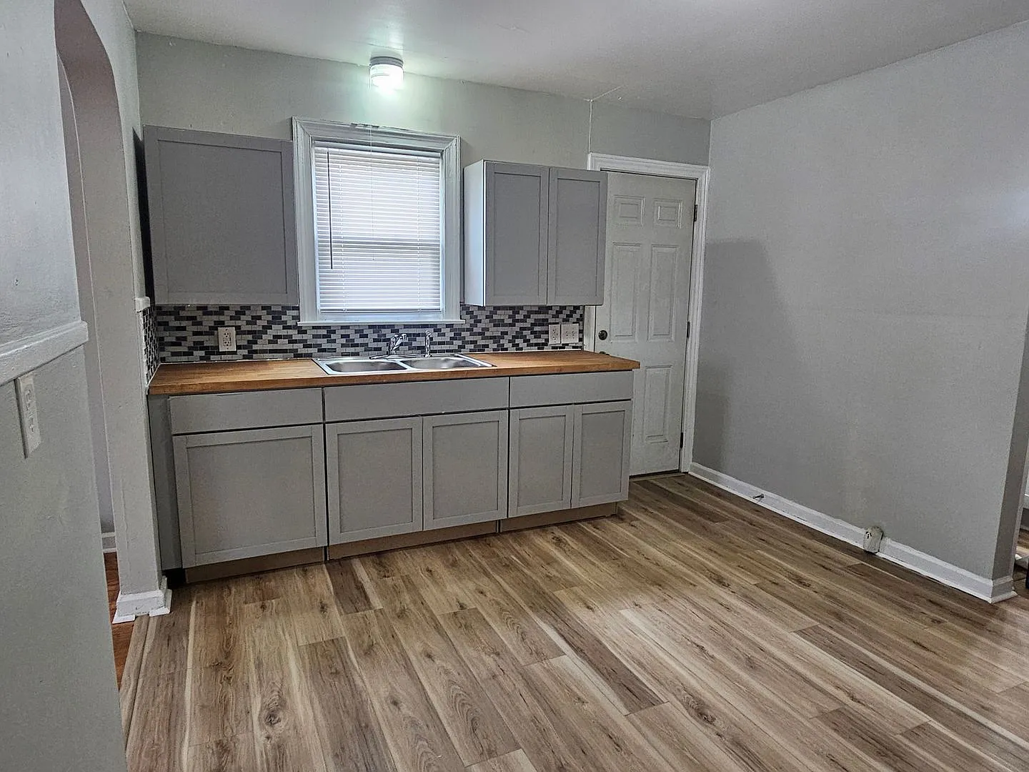 2710 E 10th Street — Photo 1