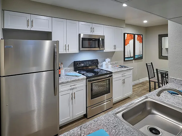 Villagio Furnished Apartments — Photo 2