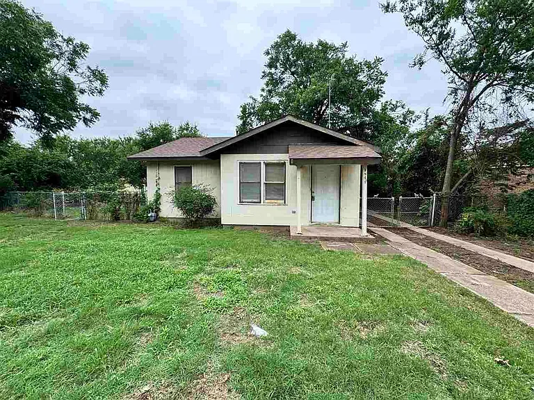 2841 Featherston Ave — Photo 1