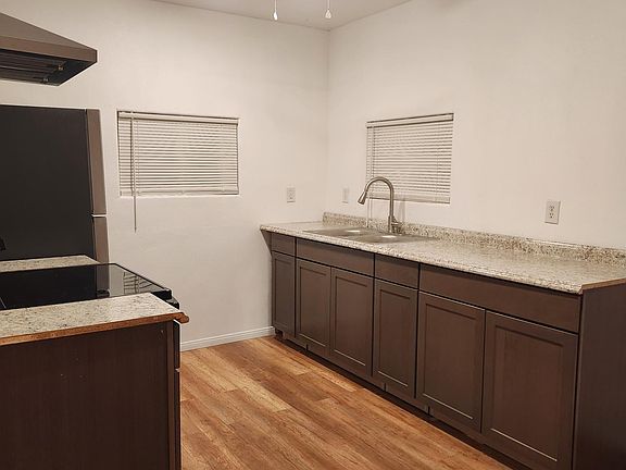 4th image of 243 E 53rd St