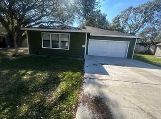 807 Erin St, El Campo, TX 77437
