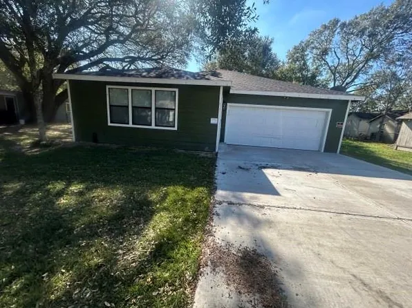 807 Erin St, El Campo, TX 77437