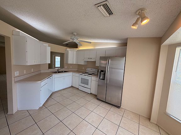 5th image of 2423 Pinehurst St