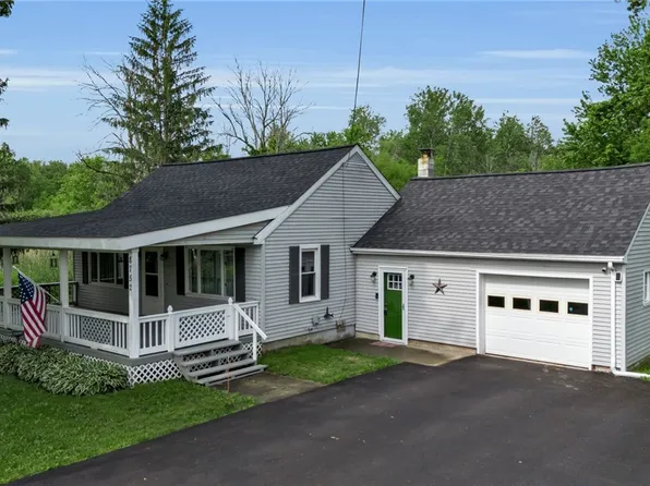 8752 Donahue Rd, Batavia, NY 14020