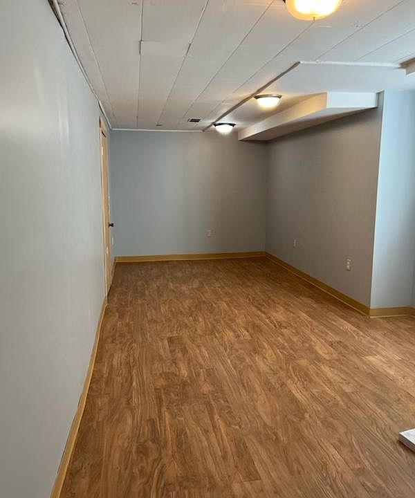 1st image of 395 Oxford St N