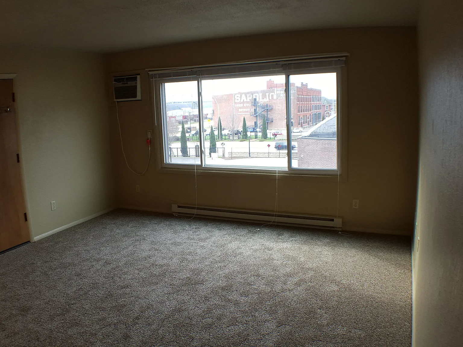 Studio, $550 — Photo 2