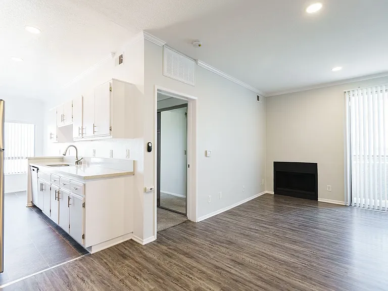 14900 Moorpark Street — Photo 45