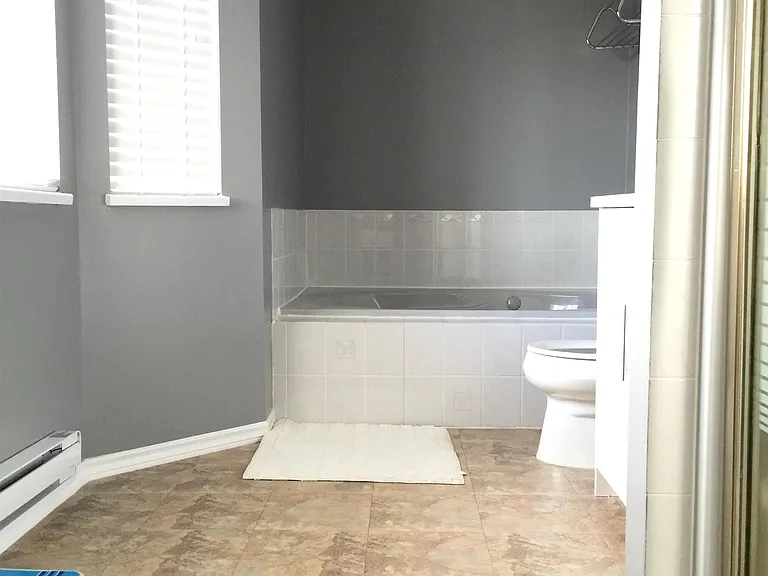 16375 Middleglen Pl #UPPER — Photo 7