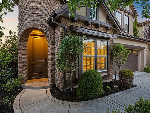 3rd image of 122 Paddington Ct
