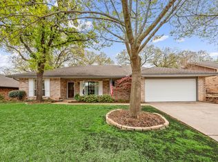 5704 Trail Crest Dr, Arlington, TX 76017