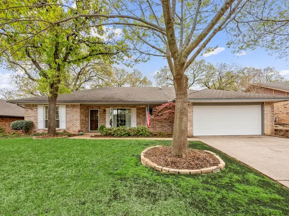 5704 Trail Crest Dr, Arlington, TX 76017