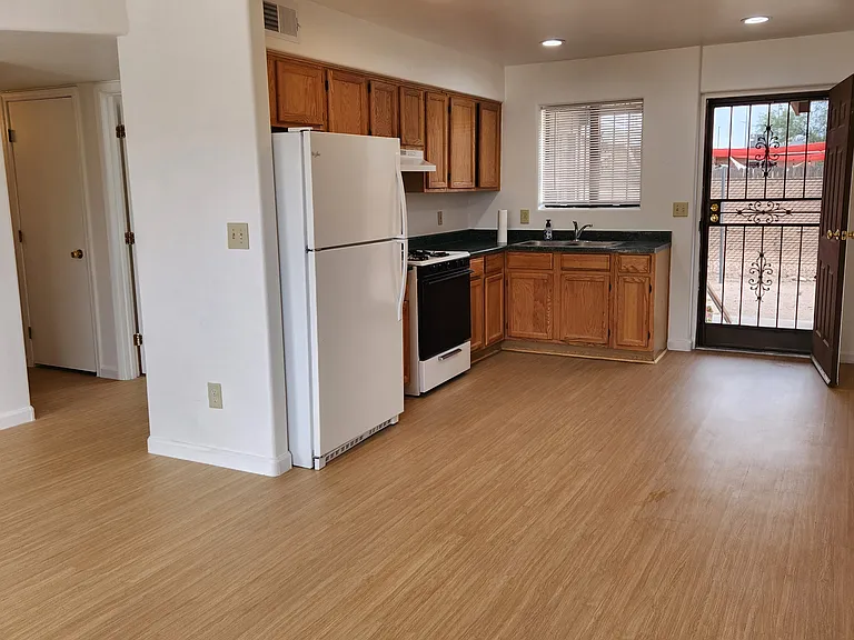 388 E 20th St #2 — Photo 4