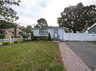 38 Cedar Rd, Amityville, NY 11701