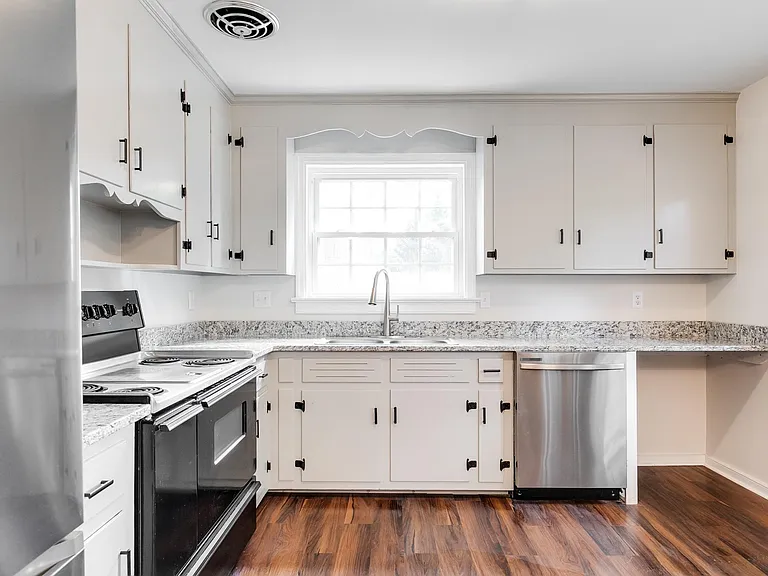 6817 Montauk Dr — Photo 15