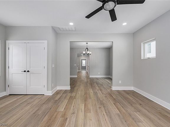 5th image of 17450 Shaw Ave