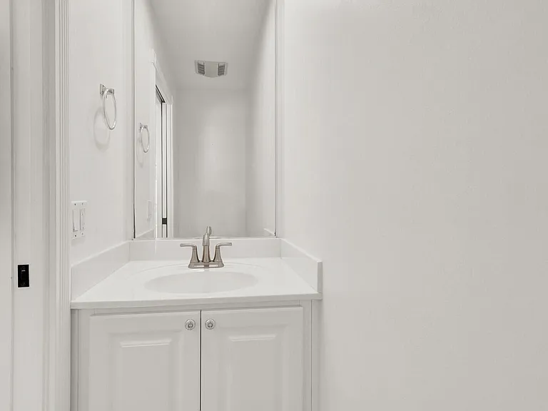 133 Wentworth Ct — Photo 17