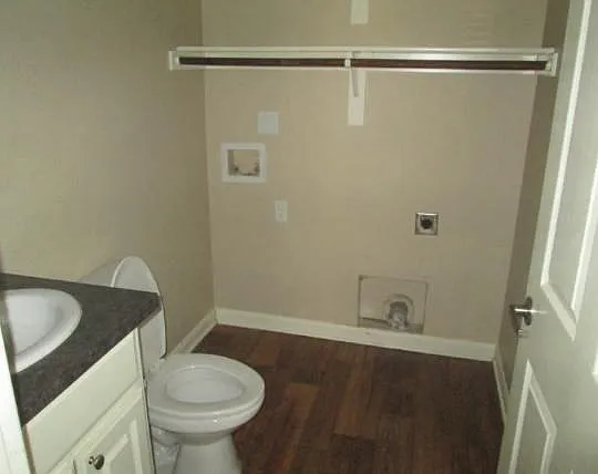 402 E Ash St — Photo 9