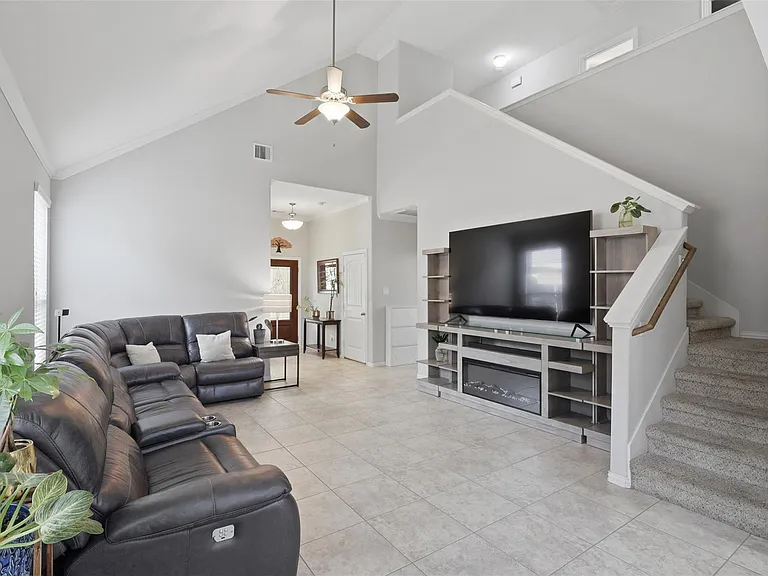 2244 Ivy Wall Dr — Photo 3