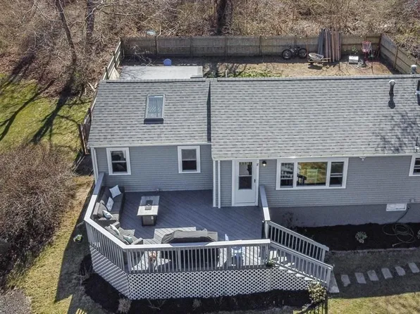 37 White Horse Rd, Plymouth, MA 02360