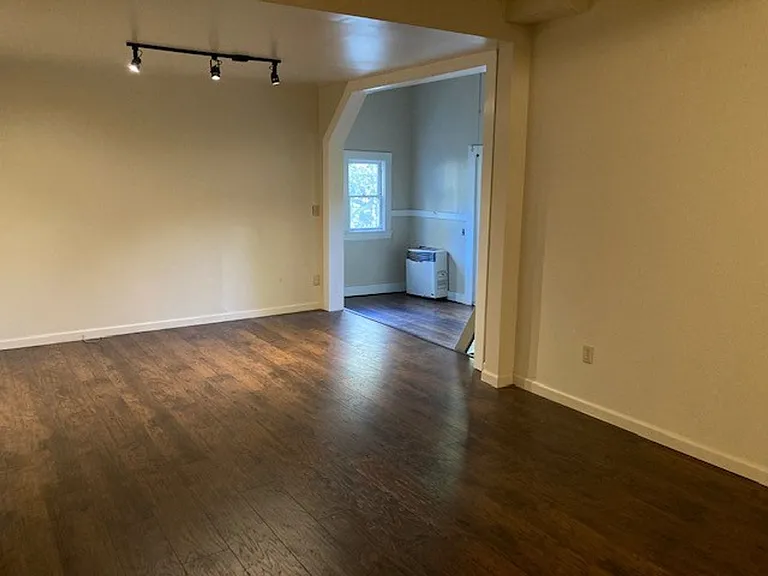 329 S Pine St #B — Photo 11