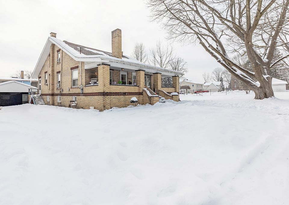 1st image of 2246 2nd St NE