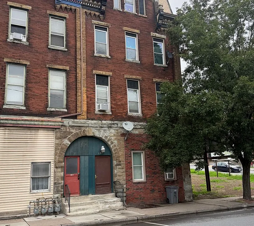 193 S Front St