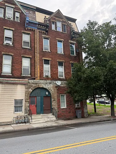193 S Front St Photo 1