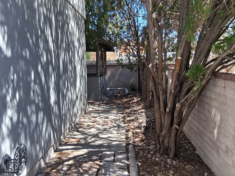 5653 E 18th St — Photo 32