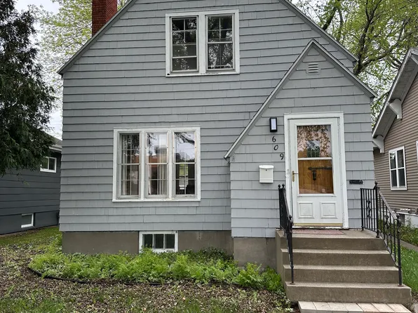 609 5th St, International Falls, MN 56649