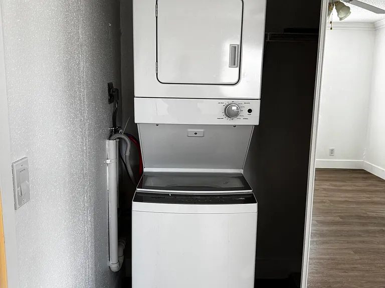 103 Saxony Ter #C — Photo 6