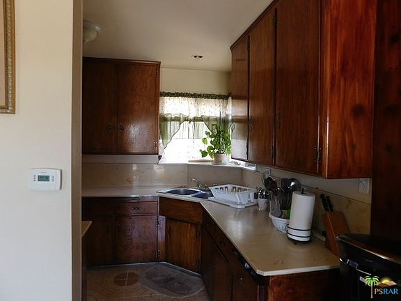 3rd image of 108 W Whittier Ave